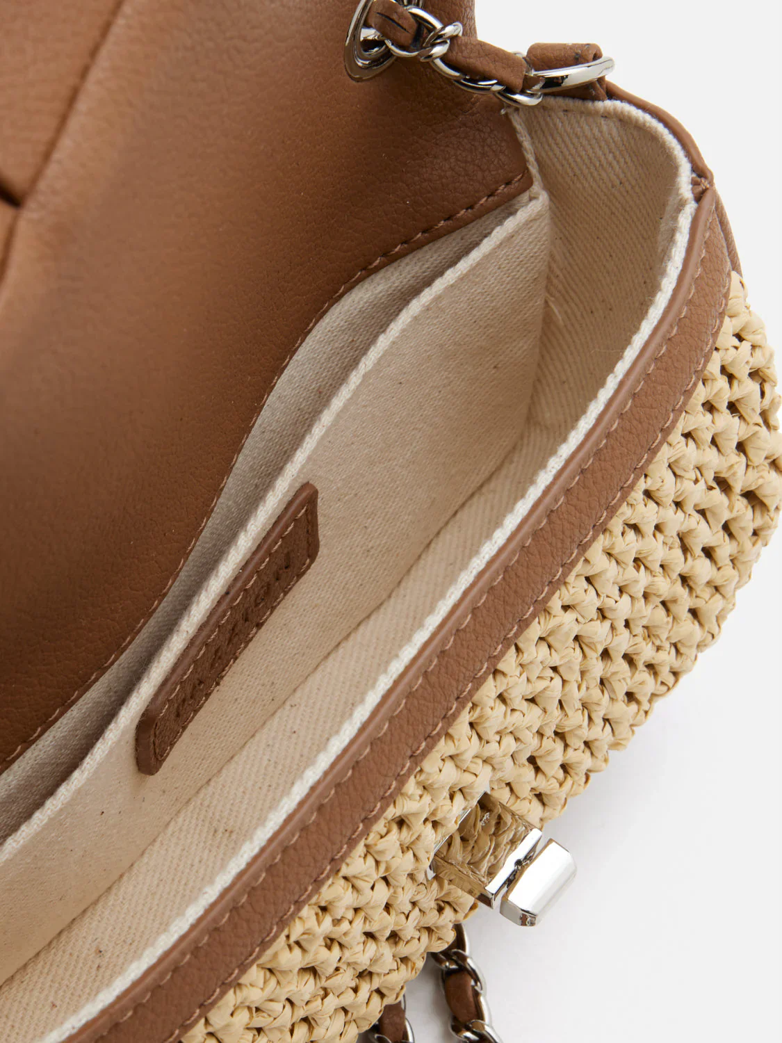 Fleur Raffia Leather Chained Crossbody Bag - Image 6