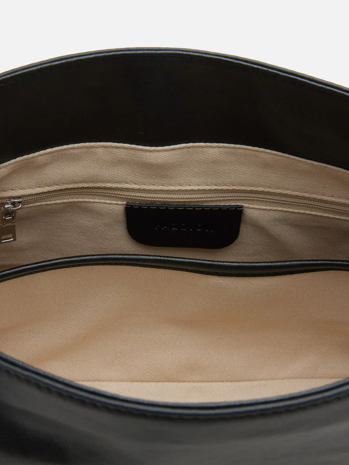 Kyravelle Leather Shoulder Bag - Image 11